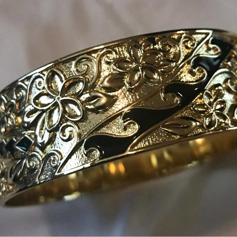 Hawaiian Heirloom 25mm Bracelet Size 8.5 - Picture 3 of 5
